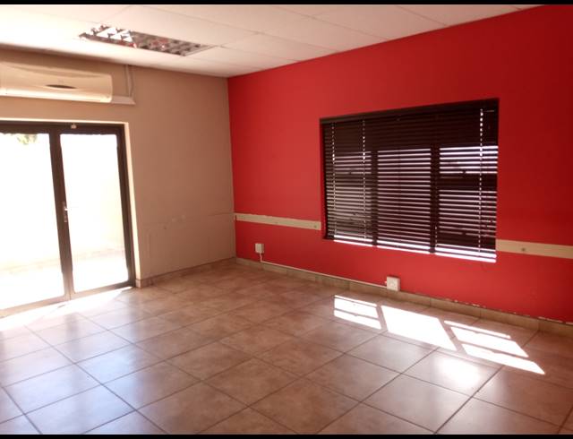 284M² BUSINESS FOR SALE IN BO-DORP